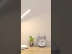 Elegante lámpara de mesa blanca con 5 vatios de potencia y control táctil