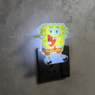 Enchufe de fuente de energía en la luz nocturna Voltado 110 240V proporcionando una iluminación constante y energética para múltiples configuraciones