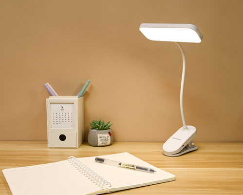Lámpara de escritorio de 5 vatios con brazo ajustable Certificación FCC 5W Lámparas de mesa de dormitorio
