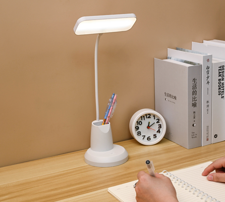 Control táctil elegante lámpara de mesa de carga moderna en la imagen paleta de colores perfecta