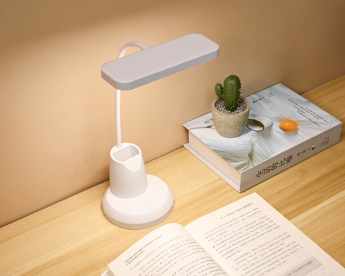 Control táctil elegante lámpara de mesa de carga moderna en la imagen paleta de colores perfecta