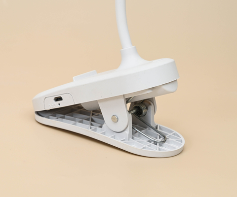 Lámpara de mesa de carga LED de dormitorio de 10 bombillas con control táctil y peso del paquete de 26 kg