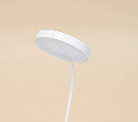Lámpara de mesa de carga LED de dormitorio de 10 bombillas con control táctil y peso del paquete de 26 kg