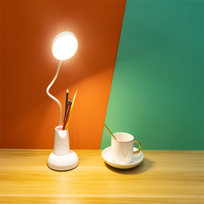 Lámpara LED plegable de tres niveles de brillo ajustable en la imagen como color