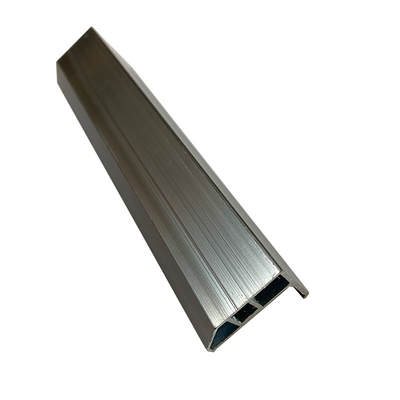 Carril de aluminio blanco personalizable con una resistencia robusta para estructuras de balcón
