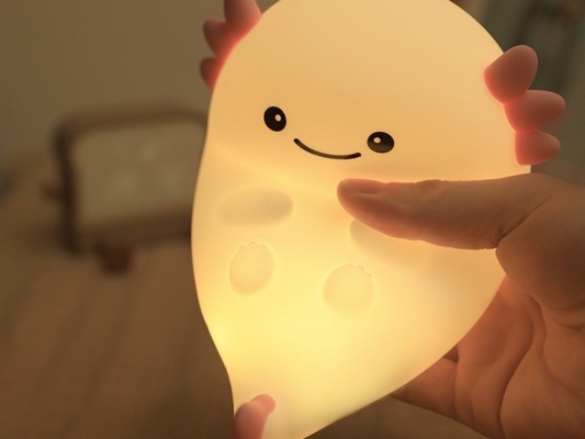 Personaliza tu iluminación con brillo ajustable Luz nocturna Tiempo de carga 4H