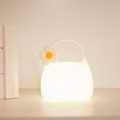 Lámpara portátil moderna y linda Lámpara de mesa LED de color blanco cálido para el dormitorio Material de silicona recargable USB