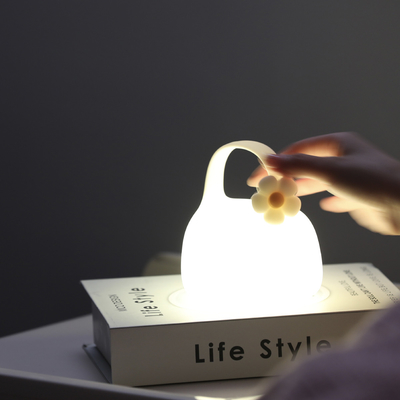 Logotipo personalizado Control táctil portátil de aplauso LED Luz nocturna Nuevo diseño Regalo de cumpleaños Dormitorio Silicona atmósfera USB recargable