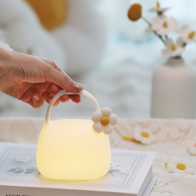 Logotipo personalizado Control táctil portátil de aplauso LED Luz nocturna Nuevo diseño Regalo de cumpleaños Dormitorio Silicona atmósfera USB recargable