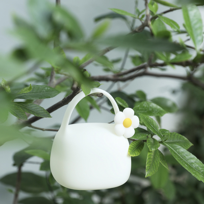 Lámpara portátil moderna y linda Lámpara de mesa LED de color blanco cálido para el dormitorio Material de silicona recargable USB
