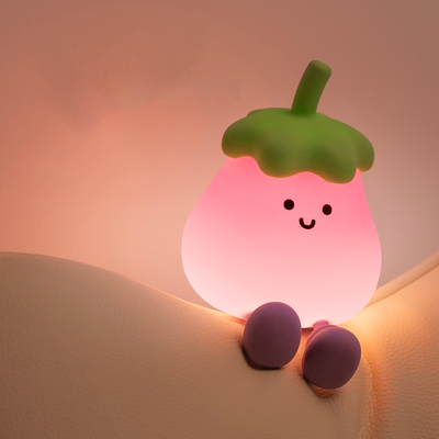 2025 Hot Sale Led Batería Usb Alimentado Luminarias Nocturnas de berenjena Niños Lámpara para decoración del hogar Iluminación navideña para regalo