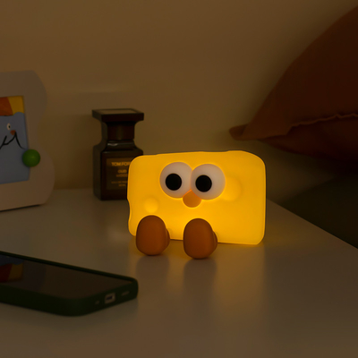China Fábrica de diseño moderno USB recargable silicona luz nocturna de bebé lámpara de hogar inteligente iluminación con un diseño de queso para el dormitorio de las niñas