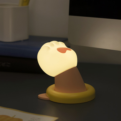 Luz nocturna de pata de gato con fuente de energía de batería y diseño multifuncional