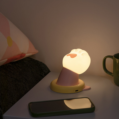 Luz nocturna de pata de gato con fuente de energía de batería y diseño multifuncional