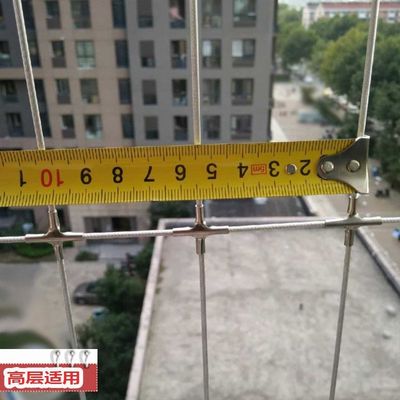 Parrilla de seguridad para balcón con marco de riel de aluminio que ofrece una solución de protección con capacidad de carga de 100 kg para balcones en edificios comerciales