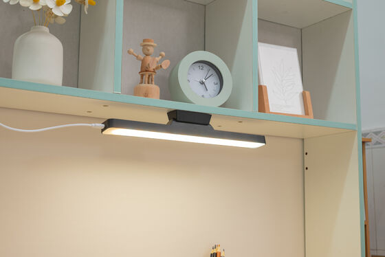 Hasta 8 horas de tiempo de uso Lámpara magnética recargable Voltaje nominal de 5V 1A Adecuado para iluminación industrial y comercial