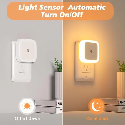 Lámpara nocturna con sensor de movimiento que proporciona luz suave