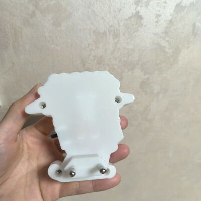 Enchufe de fuente de energía en la luz nocturna Voltado 110 240V proporcionando una iluminación constante y energética para múltiples configuraciones