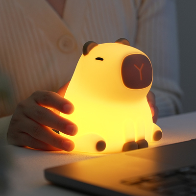 Nueva Cute Capybara Silicona Luz de noche Usb Recargable Led Pat Lámpara Tiempo Oscurecimiento Decorativo Mesa Lámpara de noche Dormir
