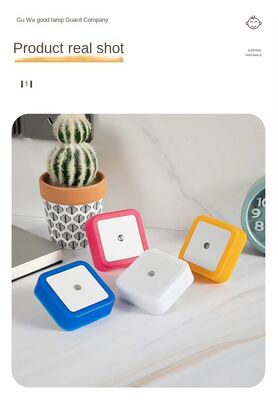 Lámpara nocturna con sensor de movimiento que proporciona luz suave